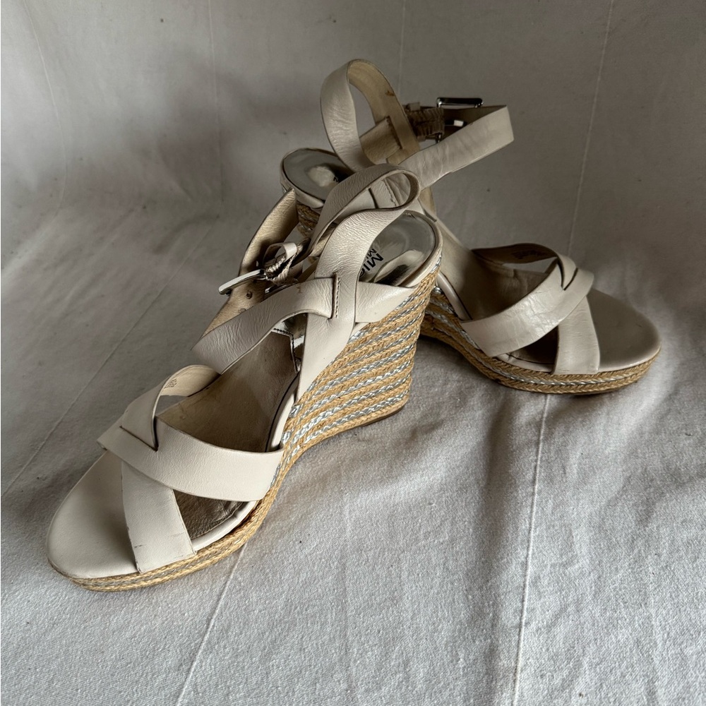 5” sz 9 Elegant Cream Wedge Sandals